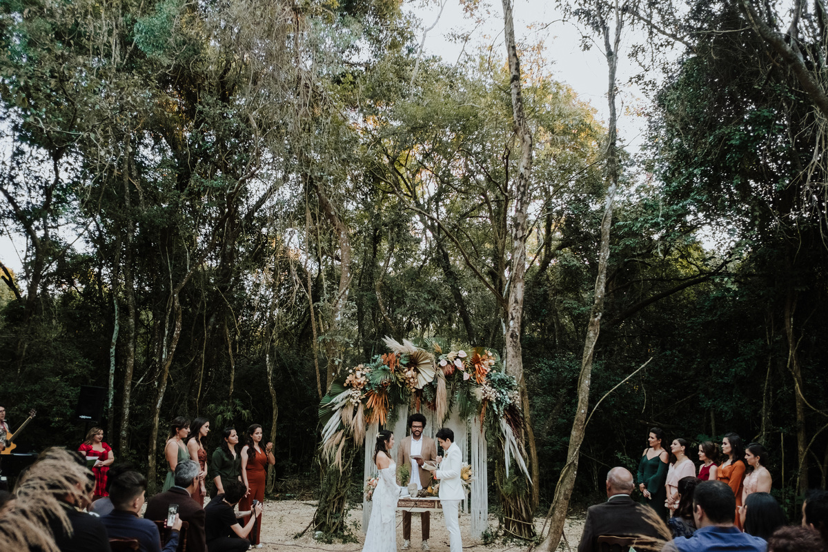 Casamento, Case de Dia, Fotografia de casamento, Fotografia espontânea, Diferente, Pride, LGBTQ+, Noivas, Boho, Villa Mandacaru, Life Fotografia, Cyndi Omoto, Alex Oliveira, tendência, amar a céu aberto, cerimônia, pôr-do-sol, casamento lésbico