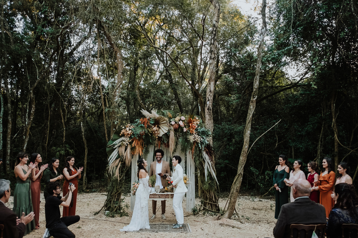 Casamento, Case de Dia, Fotografia de casamento, Fotografia espontânea, Diferente, Pride, LGBTQ+, Noivas, Boho, Villa Mandacaru, Life Fotografia, Cyndi Omoto, Alex Oliveira, tendência, amar a céu aberto, cerimônia, pôr-do-sol, casamento lésbico