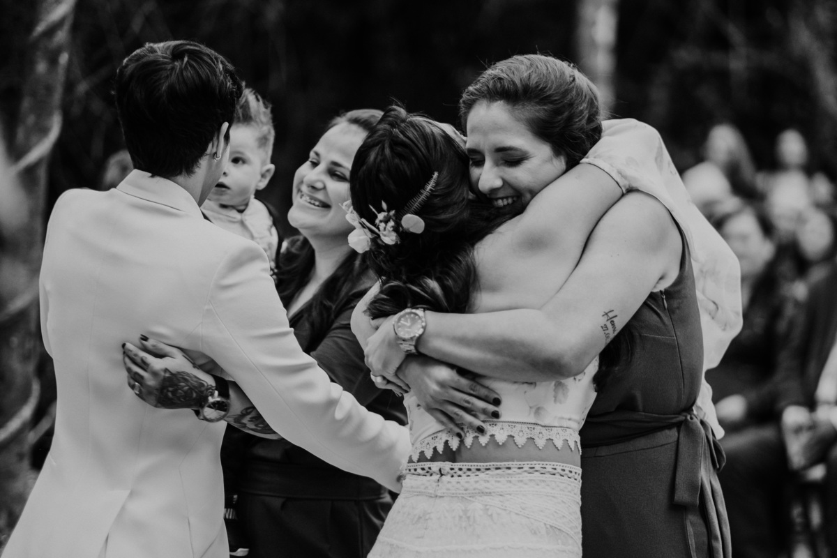 Casamento, Case de Dia, Fotografia de casamento, Fotografia espontânea, Diferente, Pride, LGBTQ+, Noivas, Boho, Villa Mandacaru, Life Fotografia, Cyndi Omoto, Alex Oliveira, tendência, amar a céu aberto, cerimônia, pôr-do-sol, casamento lésbico, madrinhas
