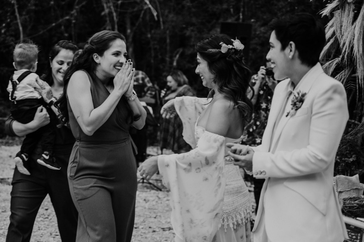 Casamento, Case de Dia, Fotografia de casamento, Fotografia espontânea, Diferente, Pride, LGBTQ+, Noivas, Boho, Villa Mandacaru, Life Fotografia, Cyndi Omoto, Alex Oliveira, tendência, amar a céu aberto, cerimônia, pôr-do-sol, casamento lésbico, madrinhas