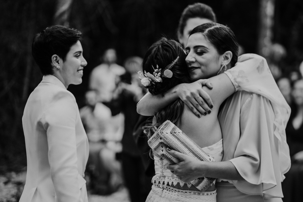 Casamento, Case de Dia, Fotografia de casamento, Fotografia espontânea, Diferente, Pride, LGBTQ+, Noivas, Boho, Villa Mandacaru, Life Fotografia, Cyndi Omoto, Alex Oliveira, tendência, amar a céu aberto, cerimônia, pôr-do-sol, casamento lésbico, madrinhas