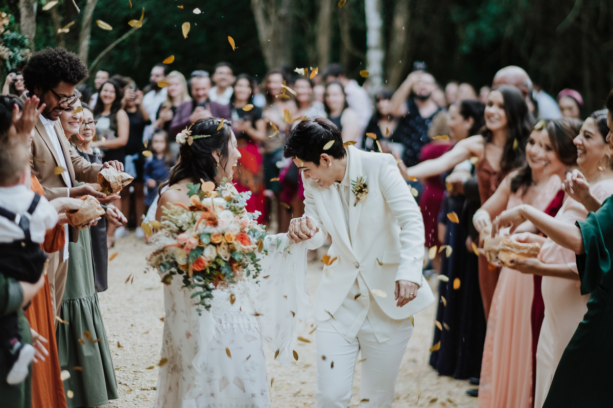 Casamento, Case de Dia, Fotografia de casamento, Fotografia espontânea, Diferente, Pride, LGBTQ+, Noivas, Boho, Villa Mandacaru, Life Fotografia, Cyndi Omoto, Alex Oliveira, tendência, amar a céu aberto, cerimônia, pôr-do-sol, casamento lésbico, saída