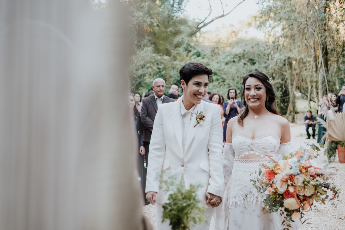 Casamento, Case de Dia, Fotografia de casamento, Fotografia espontânea, Diferente, Pride, LGBTQ+, Noivas, Boho, Villa Mandacaru, Life Fotografia, Cyndi Omoto, Alex Oliveira, tendência, inverno, cerimônia, pôr-do-sol, casamento lésbico