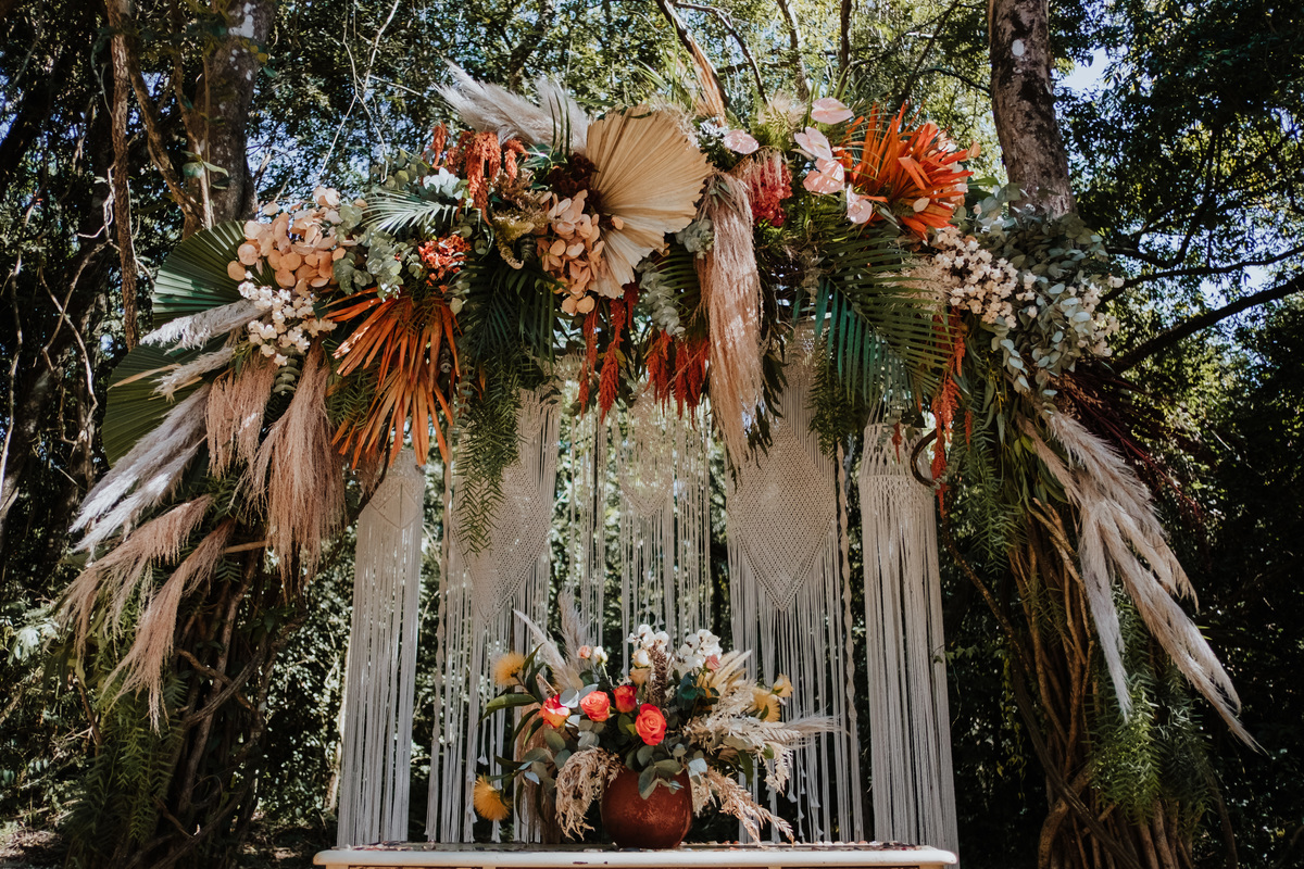 Casamento, Case de Dia, Fotografia de casamento, Fotografia espontânea, Diferente, Pride, LGBTQ+, Noivas, Boho, Villa Mandacaru, Life Fotografia, Cyndi Omoto, Alex Oliveira, tendência, inverno, first look, altar, casamento lésbico