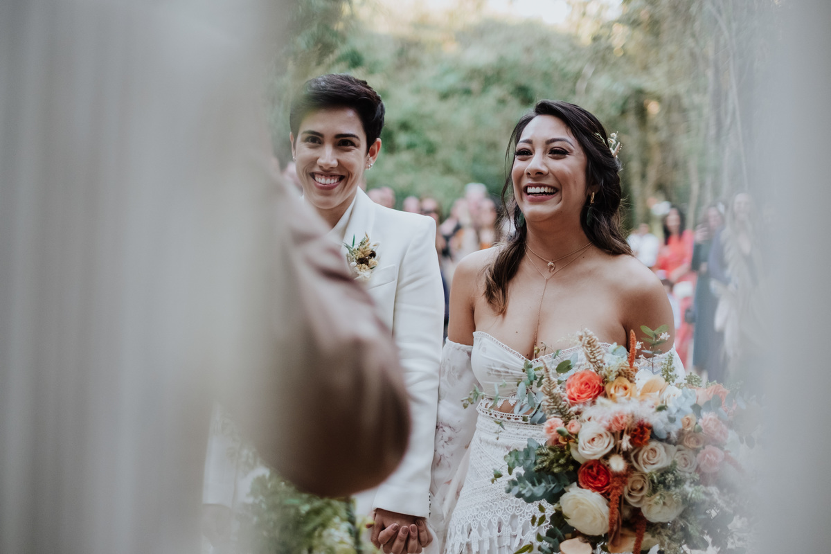 Casamento, Case de Dia, Fotografia de casamento, Fotografia espontânea, Diferente, Pride, LGBTQ+, Noivas, Boho, Villa Mandacaru, Life Fotografia, Cyndi Omoto, Alex Oliveira, tendência, amar a céu aberto, cerimônia, pôr-do-sol, casamento lésbico