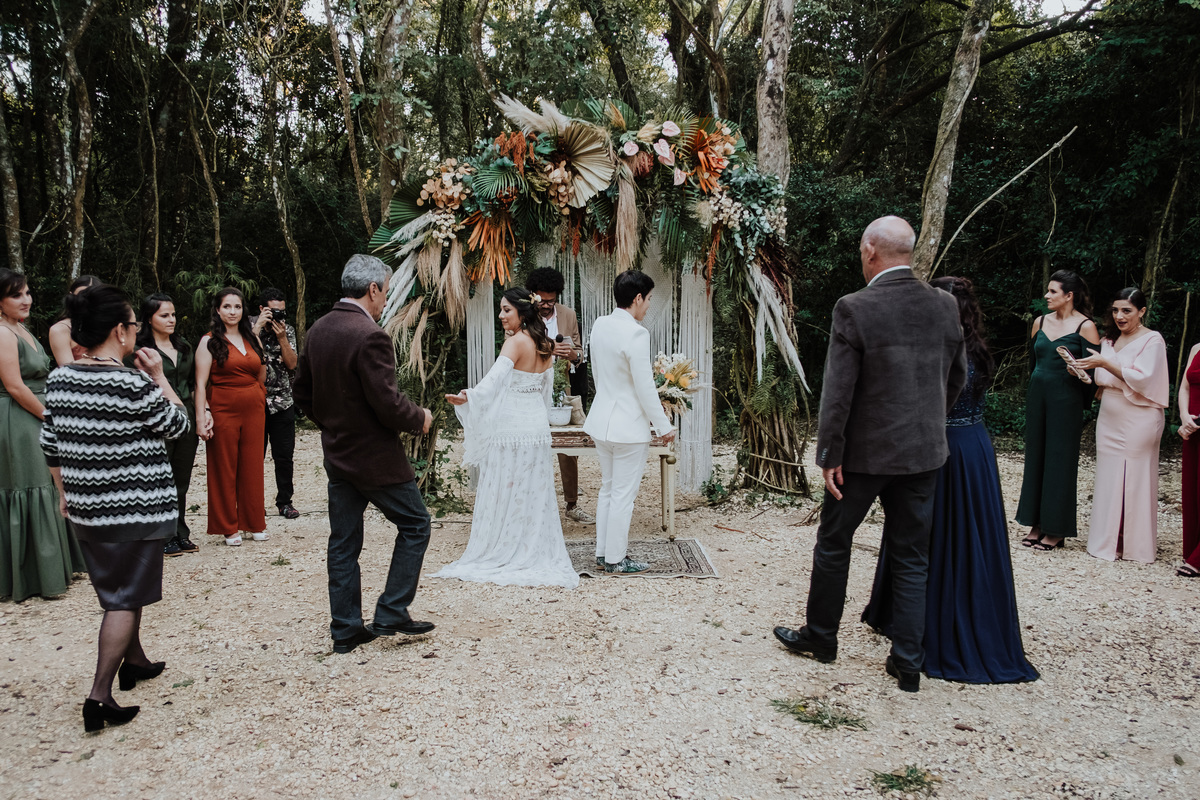 Casamento, Case de Dia, Fotografia de casamento, Fotografia espontânea, Diferente, Pride, LGBTQ+, Noivas, Boho, Villa Mandacaru, Life Fotografia, Cyndi Omoto, Alex Oliveira, tendência, amar a céu aberto, cerimônia, pôr-do-sol, casamento lésbico
