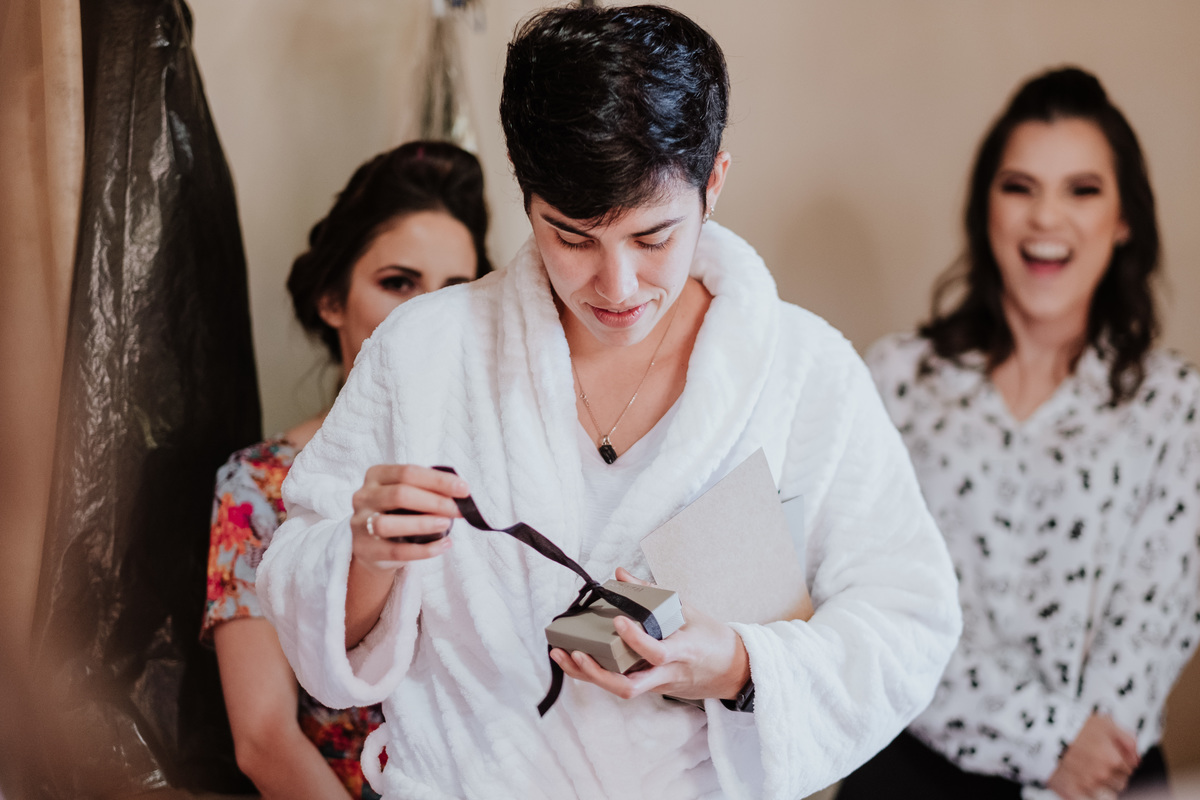 Casamento, Case de Dia, Fotografia de casamento, Fotografia espontânea, Diferente, Pride, LGBTQ+, Noivas, Boho, Villa Mandacaru, Life Fotografia, Cyndi Omoto, Alex Oliveira, Amor, buquê, votos, tendência, inverno, vestido de noiva, making of, surpresa