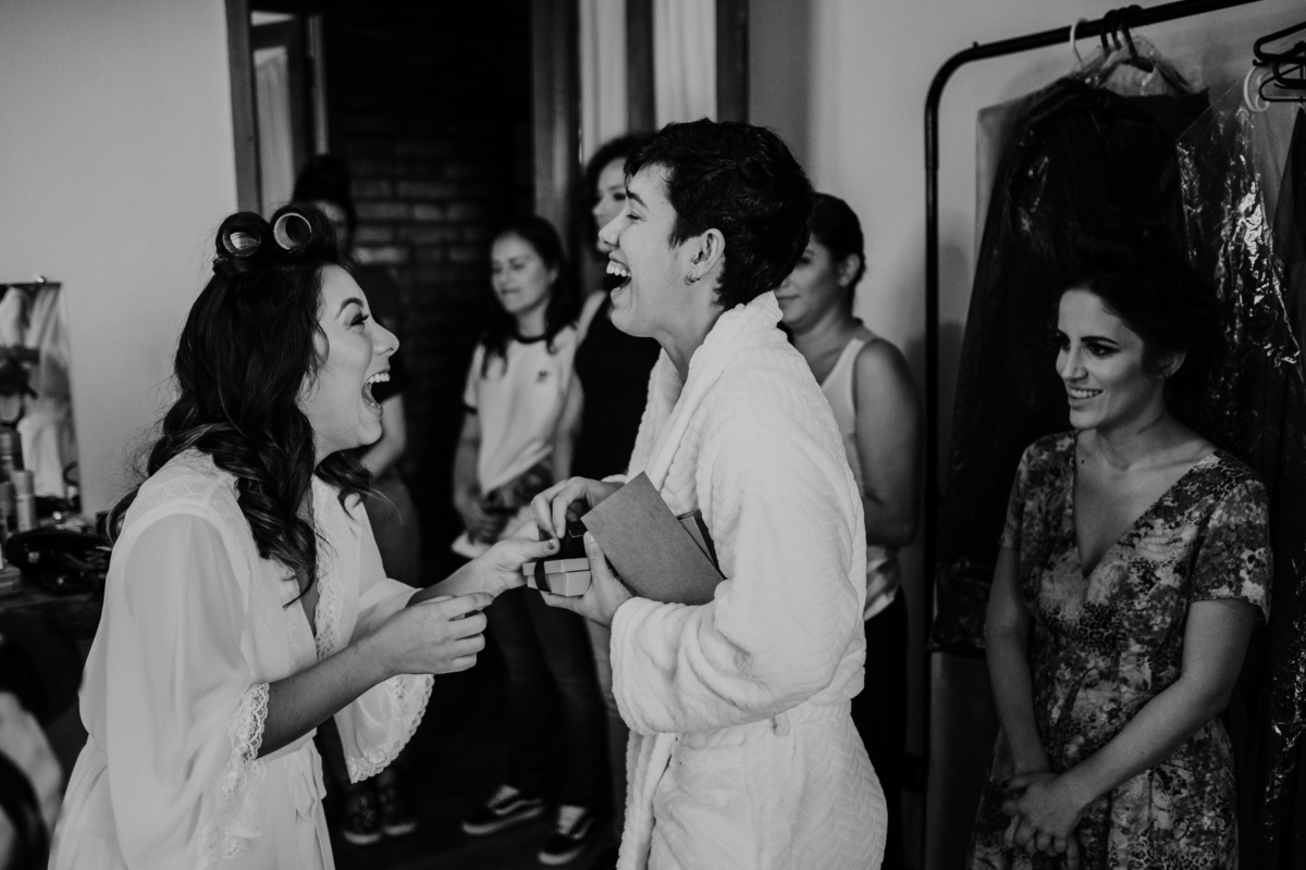 Casamento, Case de Dia, Fotografia de casamento, Fotografia espontânea, Diferente, Pride, LGBTQ+, Noivas, Boho, Villa Mandacaru, Life Fotografia, Cyndi Omoto, Alex Oliveira, Amor, buquê, votos, tendência, inverno, vestido de noiva, making of, surpresa