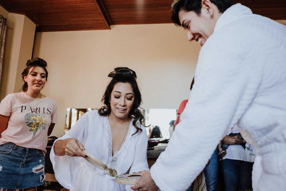 Casamento, Case de Dia, Fotografia de casamento, Fotografia espontânea, Diferente, Pride, LGBTQ+, Noivas, Boho, Villa Mandacaru, Life Fotografia, Cyndi Omoto, Alex Oliveira, Amor, buquê, votos, tendência, inverno, vestido de noiva, making of, surpresa