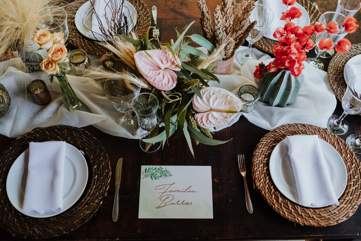 Casamento, Case de Dia, Fotografia de casamento, Fotografia espontânea, Diferente, Pride, LGBTQ+, Noivas, Boho, Villa Mandacaru, Life Fotografia, Cyndi Omoto, Alex Oliveira, Amor, buquê, mesa do bolo, decoração, bohemian village decor, tendência, inverno