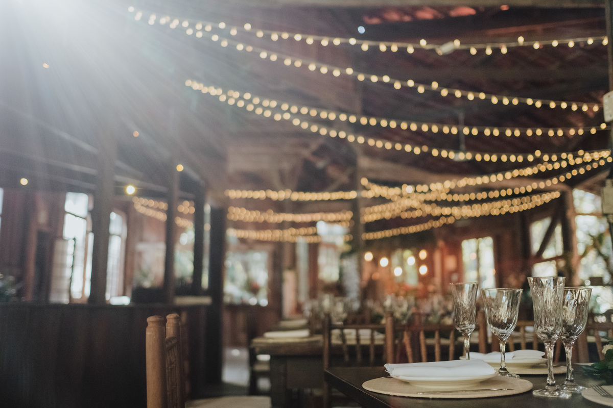 Casamento, Case de Dia, Fotografia de casamento, Fotografia espontânea, Diferente, Pride, LGBTQ+, Noivas, Boho, Villa Mandacaru, Life Fotografia, Cyndi Omoto, Alex Oliveira, Amor, buquê, luzinhas, decoração, bohemian village decor, tendência, inverno