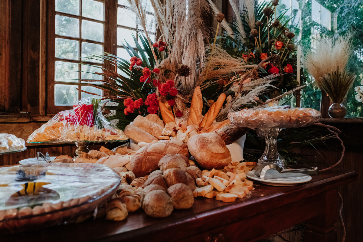 Casamento, Case de Dia, Fotografia de casamento, Fotografia espontânea, Diferente, Pride, LGBTQ+, Noivas, Boho, Villa Mandacaru, Life Fotografia, Cyndi Omoto, Alex Oliveira, Amor, buquê, mesa do bolo, decoração, bohemian village decor, tendência, inverno