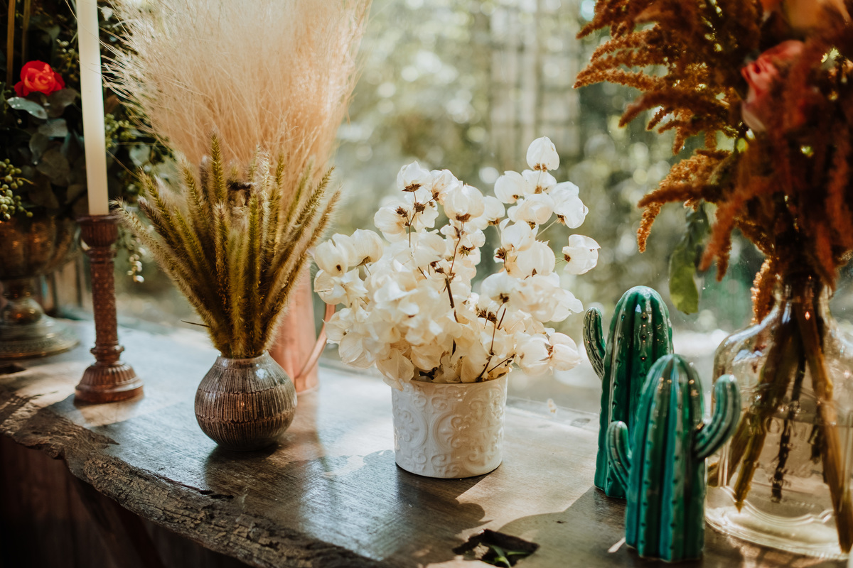 Casamento, Case de Dia, Fotografia de casamento, Fotografia espontânea, Diferente, Pride, LGBTQ+, Noivas, Boho, Villa Mandacaru, Life Fotografia, Cyndi Omoto, Alex Oliveira, Amor, buquê, fogueira, decoração, bohemian village decor, tendência, inverno