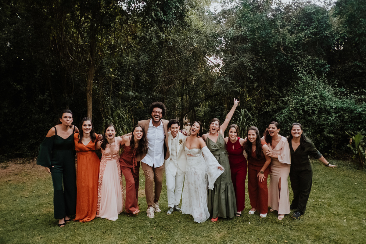 Casamento, Case de Dia, Fotografia de casamento, Fotografia espontânea, Diferente, Pride, LGBTQ+, Noivas, Boho, Villa Mandacaru, Life Fotografia, Cyndi Omoto, Alex Oliveira, tendência, amar a céu aberto, cerimônia, pôr-do-sol, casamento lésbico, madrinhas