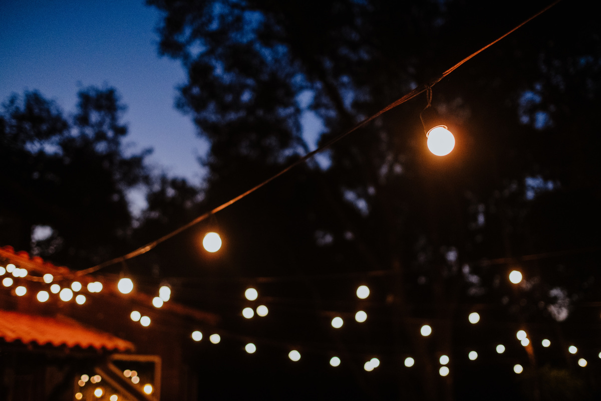 Casamento, Case de Dia, Fotografia de casamento, Fotografia espontânea, Diferente, Pride, LGBTQ+, Noivas, Boho, Villa Mandacaru, Life Fotografia, Cyndi Omoto, Alex Oliveira, tendência, amar a céu aberto, cerimônia, pôr-do-sol, casamento lésbico, luzinhas