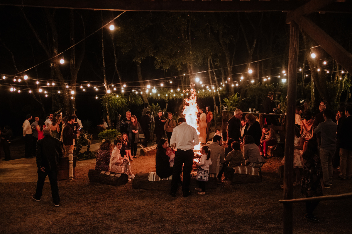 Casamento, Case de Dia, Fotografia de casamento, Fotografia espontânea, Diferente, Pride, LGBTQ+, Noivas, Boho, Villa Mandacaru, Life Fotografia, Cyndi Omoto, Alex Oliveira, amar a céu aberto, cerimônia, recepção, casamento lésbico, festa, fogueira