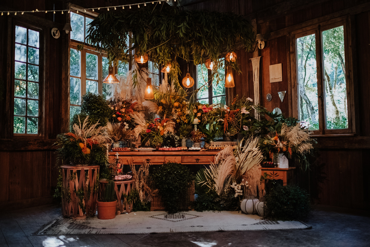 Casamento, Case de Dia, Fotografia de casamento, Fotografia espontânea, Diferente, Pride, LGBTQ+, Noivas, Boho, Villa Mandacaru, Life Fotografia, Cyndi Omoto, Alex Oliveira, Amor, buquê, mesa do bolo, decoração, bohemian village decor, tendência, inverno