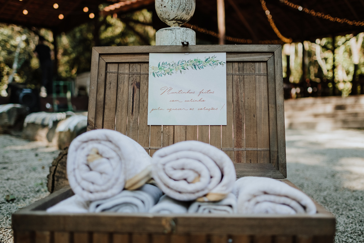 Casamento, Case de Dia, Fotografia de casamento, Fotografia espontânea, Diferente, Pride, LGBTQ+, Noivas, Boho, Villa Mandacaru, Life Fotografia, Cyndi Omoto, Alex Oliveira, mantas, buquê, fogueira, decoração, bohemian village decor, tendência, inverno