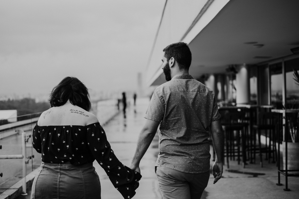 Ensaio casal, ensaio fotográfico, pré-casamento, pré wedding, fotografia de casal, ensaio, fotografia espontânea, noivos, fiance, life fotografia, fotografia de casamento sorocaba, ensaio em são paulo, são paulo, fotos com chuva, garoa, mac usp