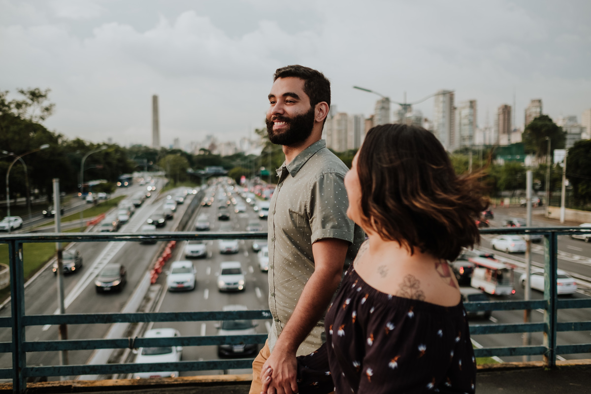 Ensaio casal, ensaio fotográfico, pré-casamento, pré wedding, fotografia de casal, ensaio, fotografia espontânea, noivos, fiance, life fotografia, fotografia de casamento sorocaba, ensaio em são paulo, são paulo, fotos com chuva, garoa, ponte