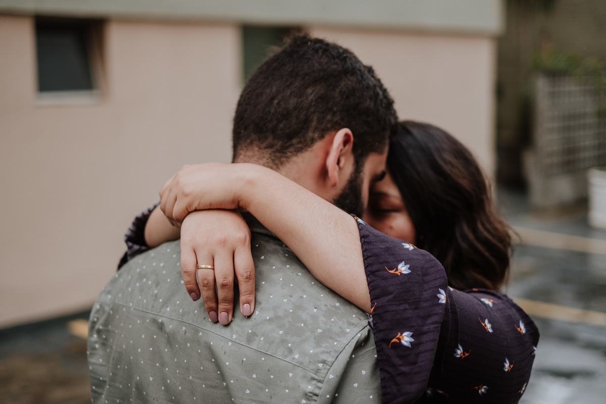 Ensaio casal, ensaio fotográfico, pré-casamento, pré wedding, fotografia de casal, ensaio, fotografia espontânea, noivos, fiance, life fotografia, fotografia de casamento sorocaba, ensaio em são paulo, são paulo, apartamento, fotos no estacionamento