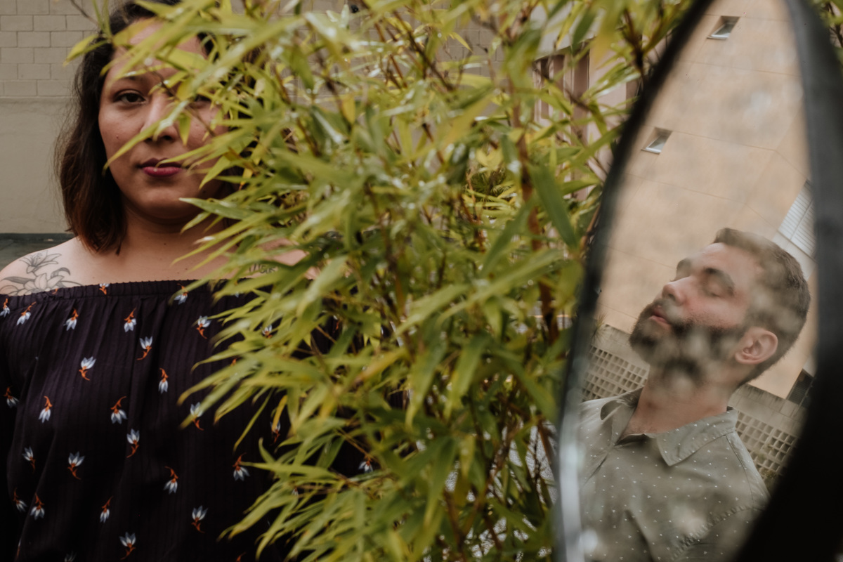 Ensaio casal, ensaio fotográfico, pré-casamento, pré wedding, fotografia de casal, ensaio, fotografia espontânea, noivos, fiance, life fotografia, fotografia de casamento sorocaba, ensaio em são paulo, são paulo, apartamento, fotos com chuva, garoa