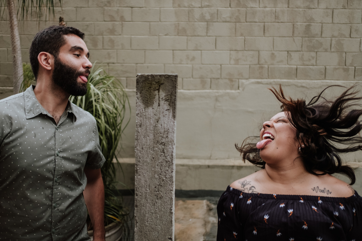 Ensaio casal, ensaio fotográfico, pré-casamento, pré wedding, fotografia de casal, ensaio, fotografia espontânea, noivos, fiance, life fotografia, fotografia de casamento sorocaba, ensaio em são paulo, são paulo, apartamento, fotos com chuva, garoa