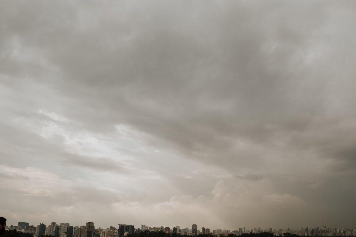 Ensaio casal, ensaio fotográfico, pré-casamento, pré wedding, fotografia de casal, ensaio, fotografia espontânea, noivos, fiance, life fotografia, fotografia de casamento sorocaba, ensaio em são paulo, são paulo, fotos com chuva, garoa, mac usp