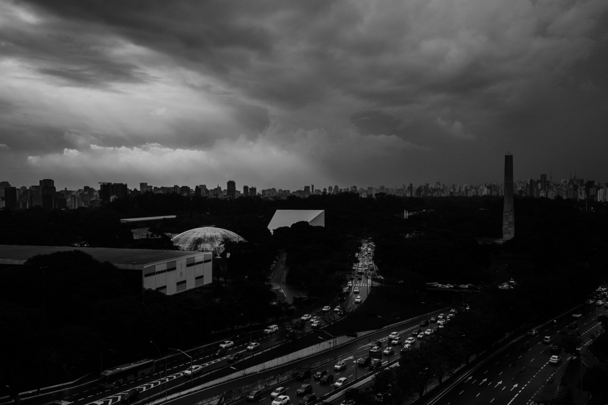 Ensaio casal, ensaio fotográfico, pré-casamento, pré wedding, fotografia de casal, ensaio, fotografia espontânea, noivos, fiance, life fotografia, fotografia de casamento sorocaba, ensaio em são paulo, são paulo, fotos com chuva, garoa, mac usp
