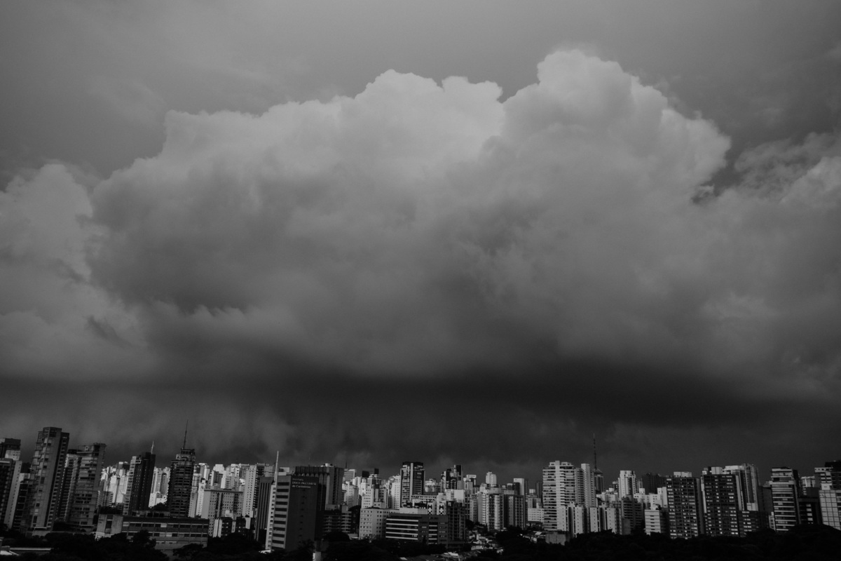 Ensaio casal, ensaio fotográfico, pré-casamento, pré wedding, fotografia de casal, ensaio, fotografia espontânea, noivos, fiance, life fotografia, fotografia de casamento sorocaba, ensaio em são paulo, são paulo, fotos com chuva, garoa, nuvem