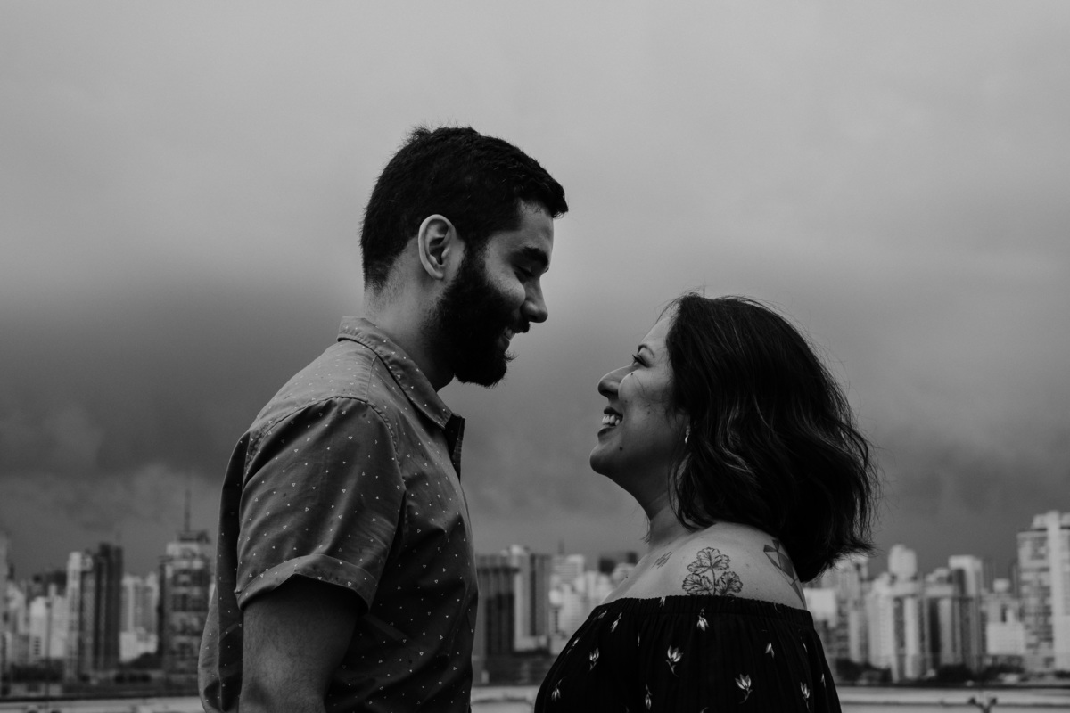 Ensaio casal, ensaio fotográfico, pré-casamento, pré wedding, fotografia de casal, ensaio, fotografia espontânea, noivos, fiance, life fotografia, fotografia de casamento sorocaba, ensaio em são paulo, são paulo, fotos com chuva, garoa, mac usp