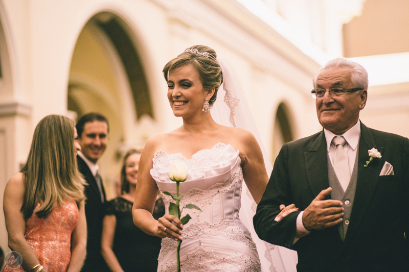 Cerimônia na Igreja Matriz de Sorocaba, Noiva linda, fotografia espontânea, pai e noiva entrando