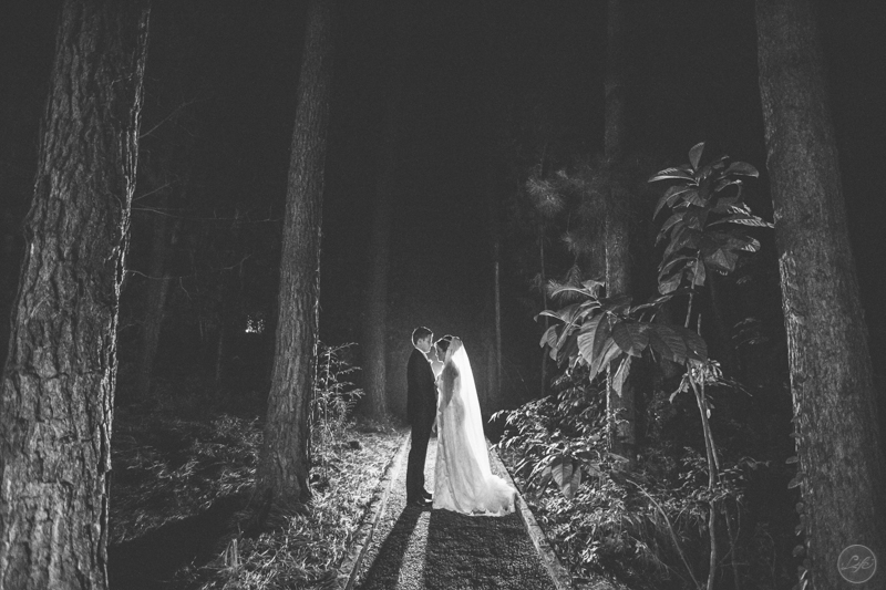foto recordação do casamento após a cerimônia como casados e felizes