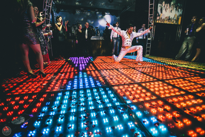 recepção de casamento, festa animada, casamento, wedding, pista de dança, luzes criativas, fotografia espontânea, elvis presley em casamento, artista, cover