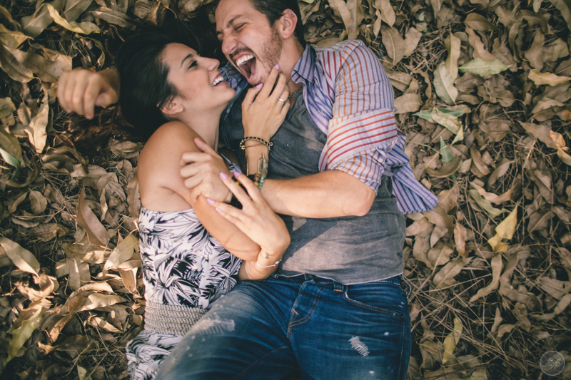 ensaio fotográfico espontâneo em Holambra, casal, noivos, natureza, São Paulo, destination photographers, destination wedding