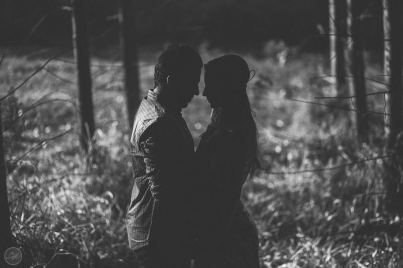 ensaio fotográfico espontâneo em Holambra, casal, noivos, natureza, São Paulo, destination photographers, destination wedding