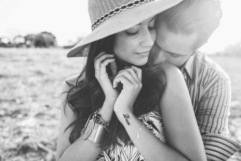 ensaio fotográfico espontâneo em Holambra, casal, noivos, natureza, São Paulo, destination photographers, destination wedding