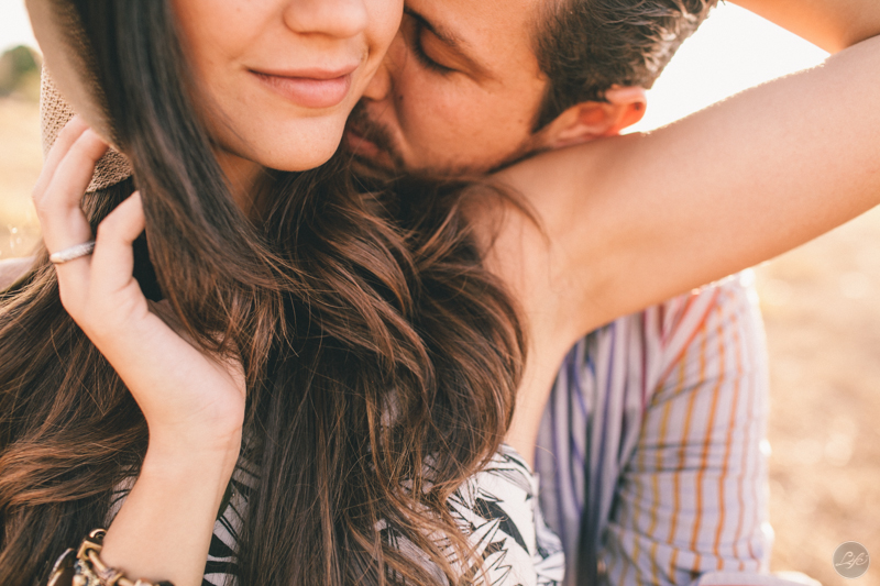 ensaio fotográfico espontâneo em Holambra, casal, noivos, natureza, São Paulo, destination photographers, destination wedding