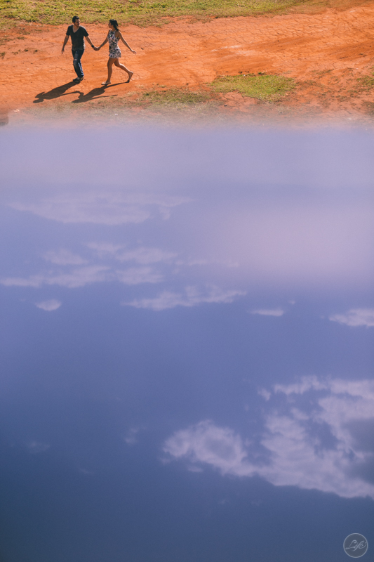 ensaio fotográfico espontâneo em Holambra, casal, noivos, natureza, São Paulo, destination photographers, destination wedding