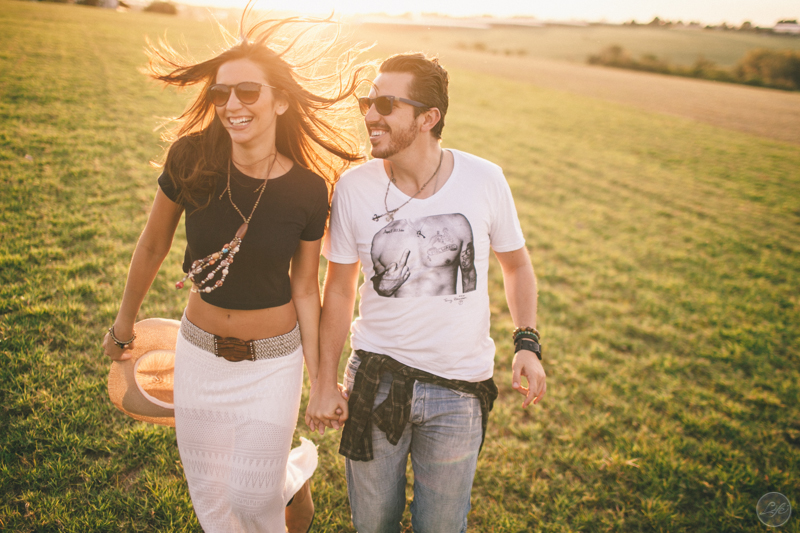 ensaio fotográfico espontâneo em Holambra, casal, noivos, natureza, São Paulo, destination photographers, destination wedding