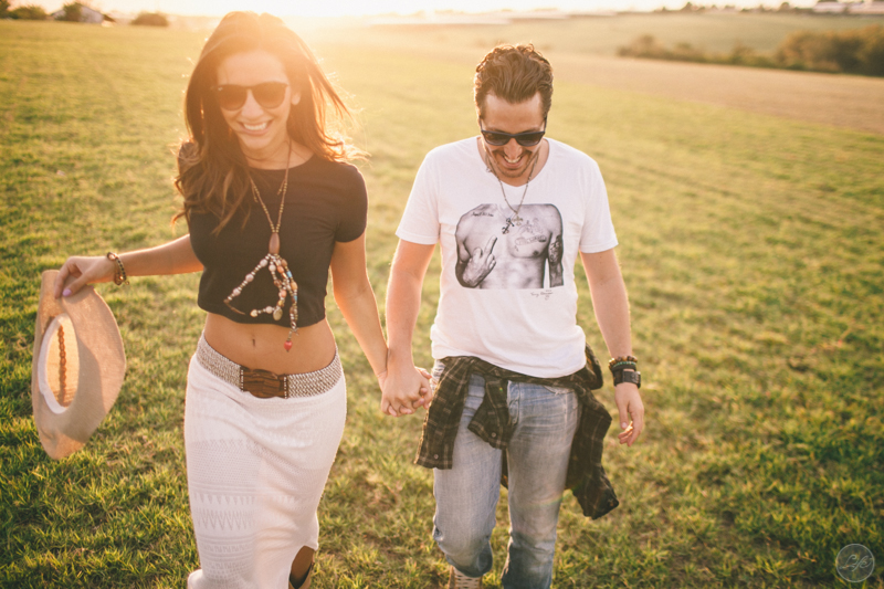 ensaio fotográfico espontâneo em Holambra, casal, noivos, natureza, São Paulo, destination photographers, destination wedding