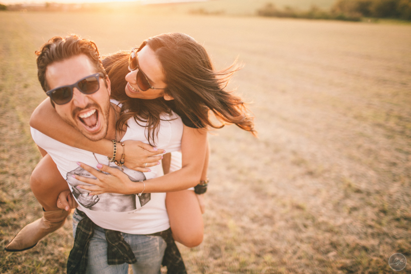 ensaio fotográfico espontâneo em Holambra, casal, noivos, natureza, São Paulo, destination photographers, destination wedding