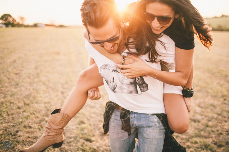 ensaio fotográfico espontâneo em Holambra, casal, noivos, natureza, São Paulo, destination photographers, destination wedding
