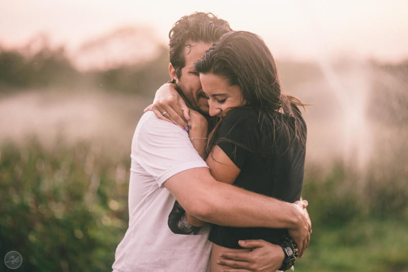 ensaio fotográfico espontâneo em Holambra, casal, noivos, natureza, São Paulo, destination photographers, destination wedding