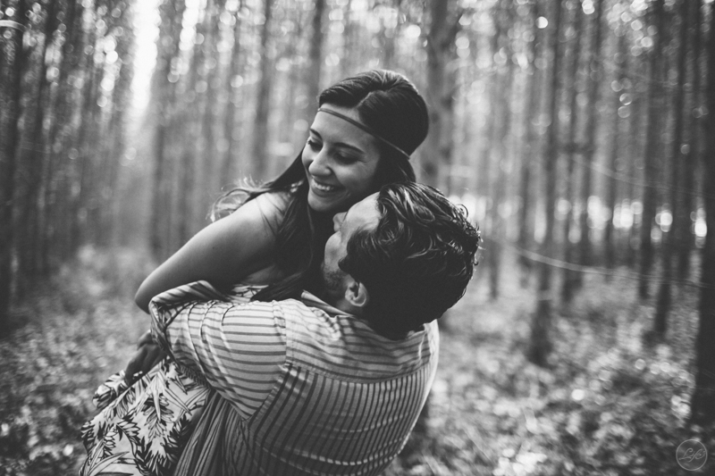 ensaio fotográfico espontâneo em Holambra, casal, noivos, natureza, São Paulo, destination photographers, destination wedding