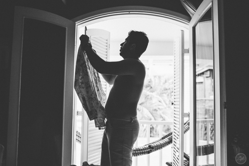 making of noivo, fotografia espontanea, preto e branco, pai e filho, momento único, casamento