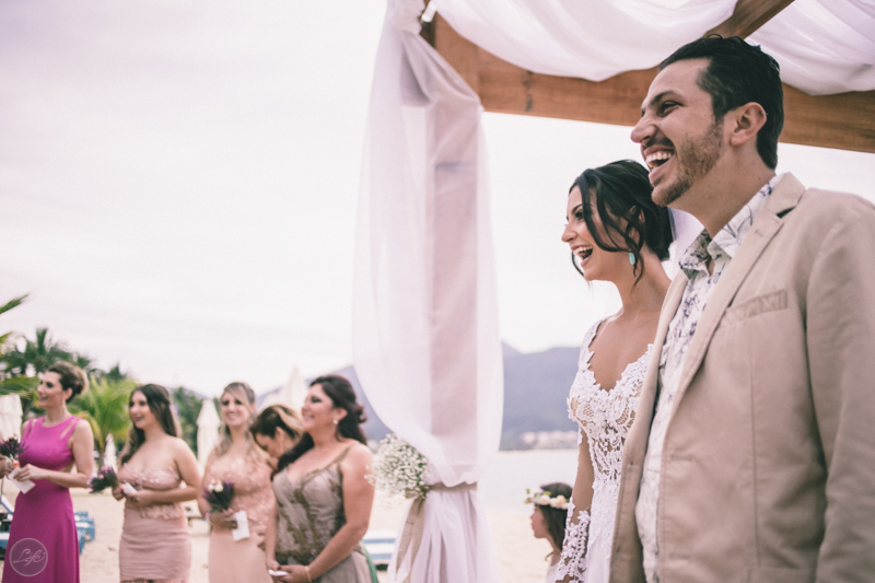 cerimônia linda emocionante, casamento, destination wedding, destination photographers, caraguatatuba, casamento na praia, pé na areia