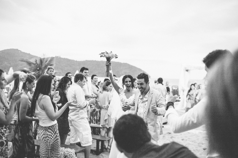 cerimônia linda emocionante, casamento, destination wedding, destination photographers, caraguatatuba, casamento na praia, pé na areia, comemoração, festa