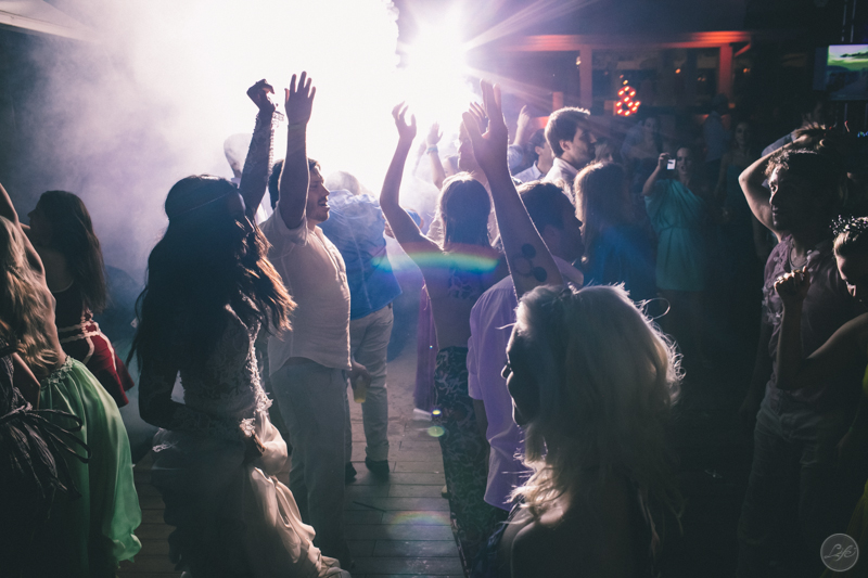 festa, party, wedding, destination wedding, casamento na praia, pé na areia, caraguatatuba, tabatinga hotel, dj tom volpato, esposo e esposa