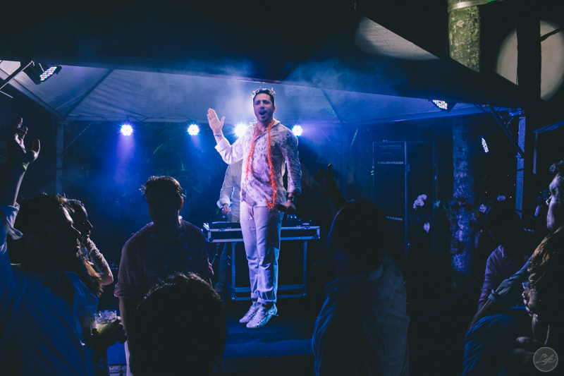 festa, party, wedding, destination wedding, casamento na praia, pé na areia, caraguatatuba, tabatinga hotel, dj tom volpato, esposo e esposa, fotografia espontanea